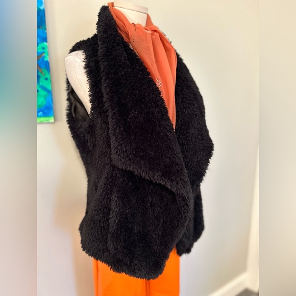 Calvin Klein Faux Fur Vest - Picture 1 of 6